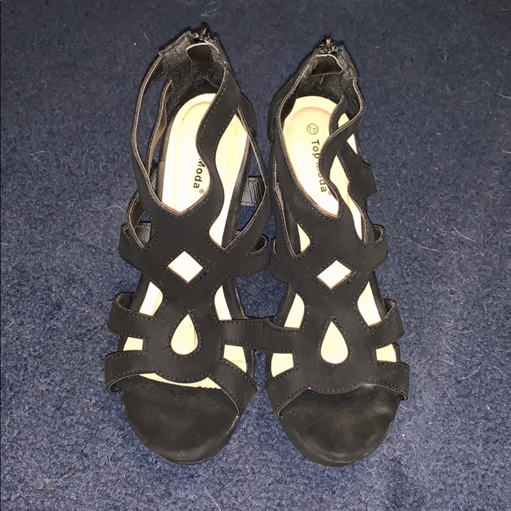 Black wedges